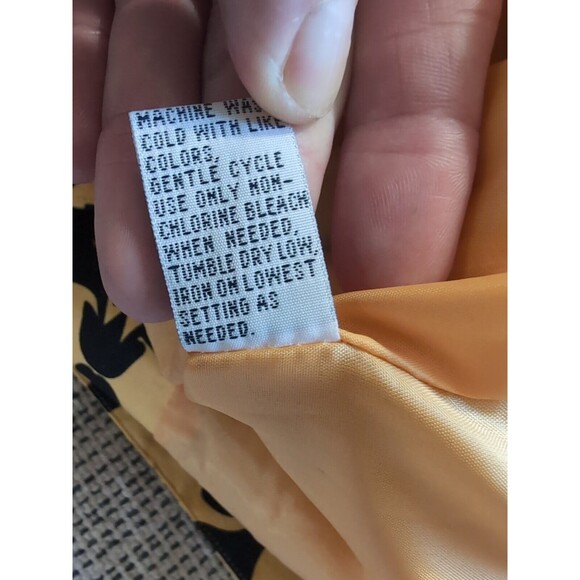 Elegant Black and Gold Trench Coat - Picture 11 of 11